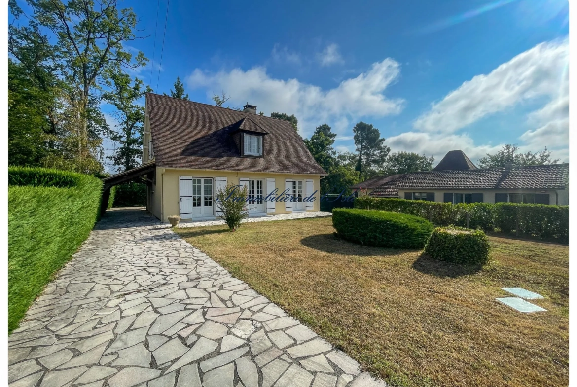 Maison familiale authentique à Coulounieix-Chamiers, à 5 min de Périgueux, avec terrain piscinable et garage 
