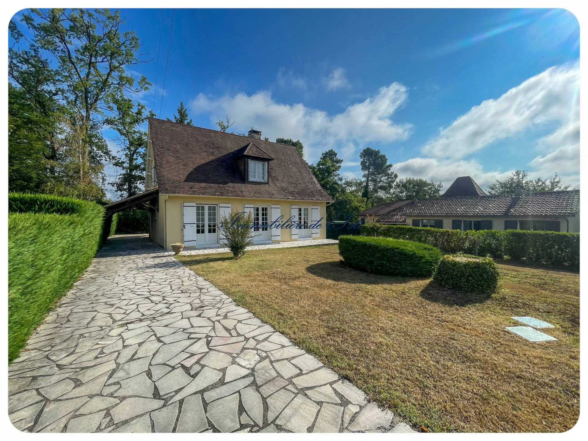 Maison familiale authentique à Coulounieix-Chamiers, à 5 min de Périgueux, avec terrain piscinable et garage 