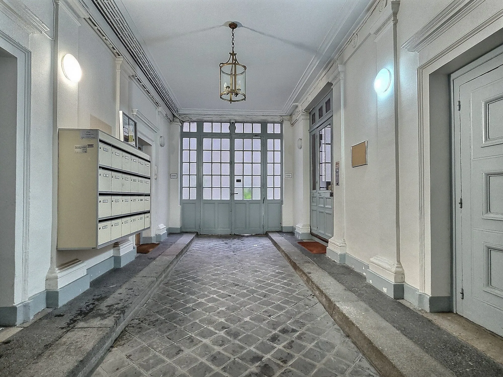 Studio à Paris IX proche Square Montholon - 14,20 m² à rénover 