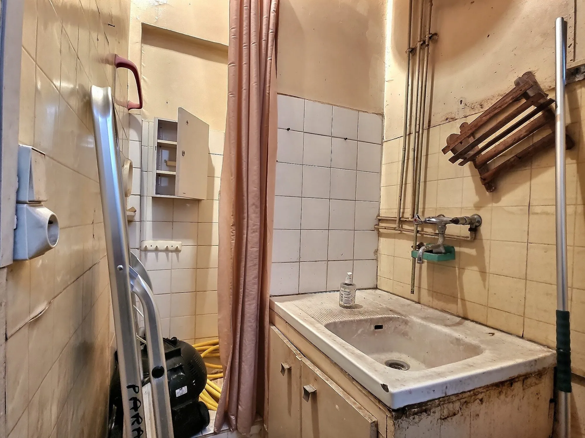 Studio à Paris IX proche Square Montholon - 14,20 m² à rénover 