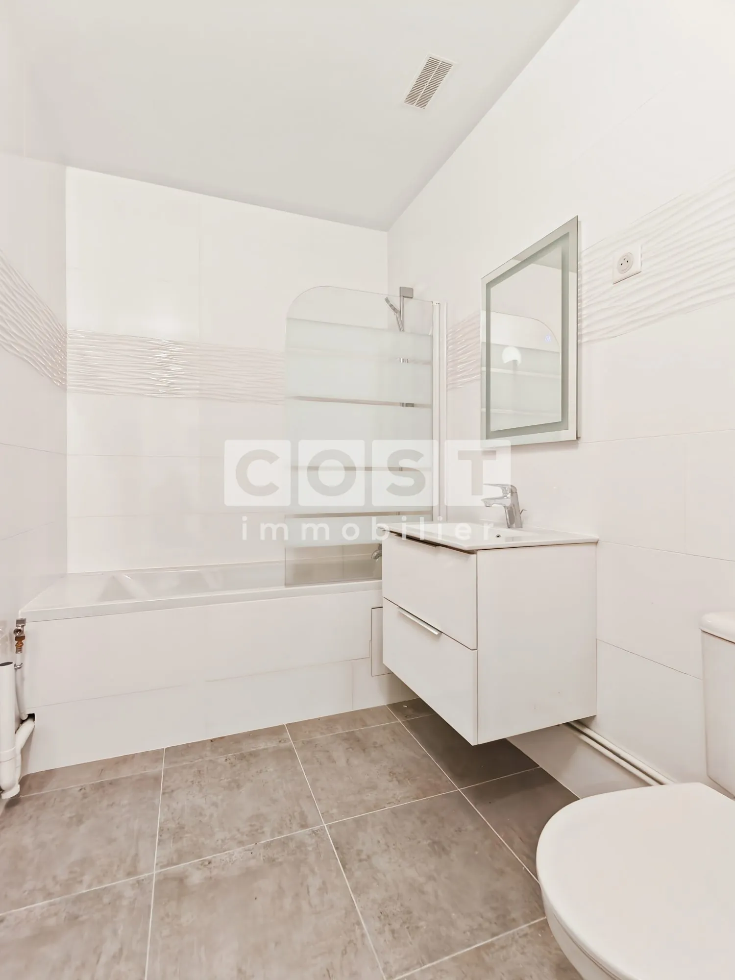 Studio à vendre à Asnières-sur-Seine avec cuisine séparée et extérieur sécurisé 