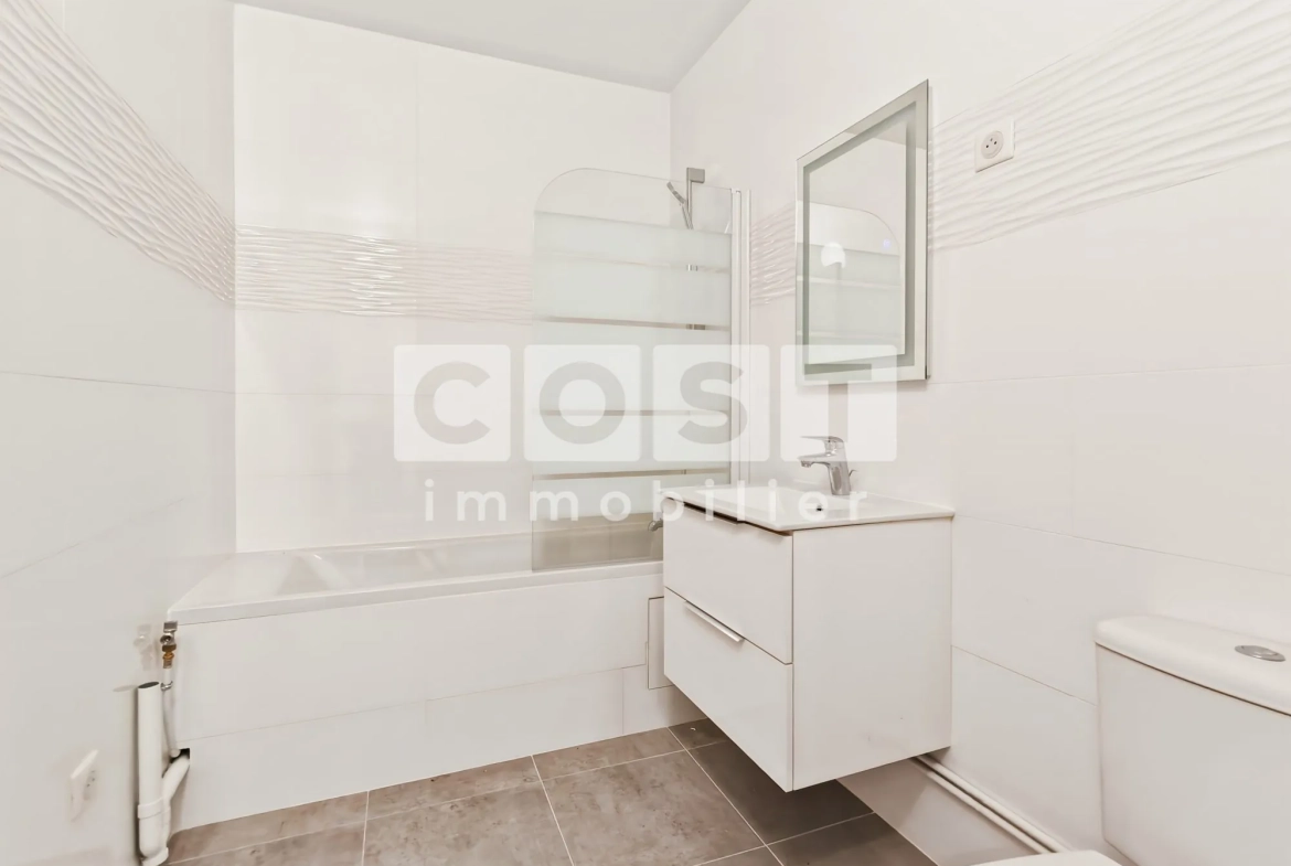 Studio à vendre à Asnières-sur-Seine avec cuisine séparée et extérieur sécurisé 
