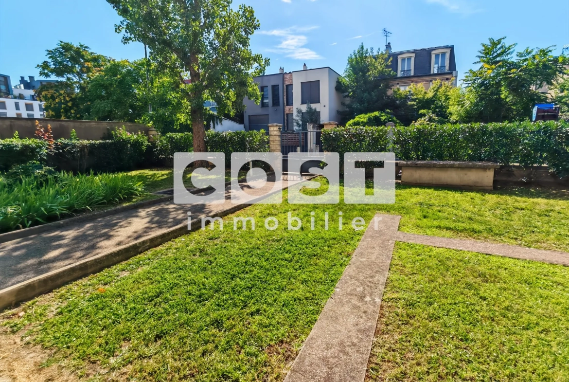 Studio à vendre à Asnières-sur-Seine avec cuisine séparée et extérieur sécurisé 