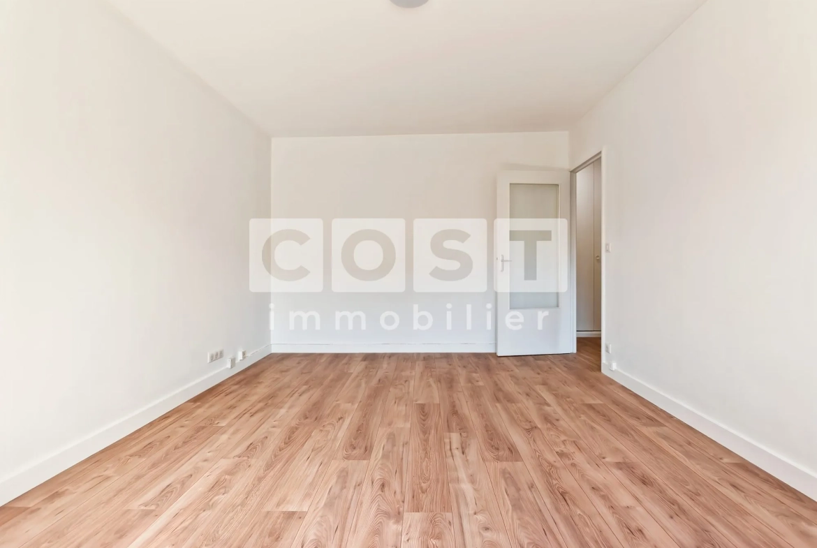 Studio à vendre à Asnières-sur-Seine avec cuisine séparée et extérieur sécurisé 