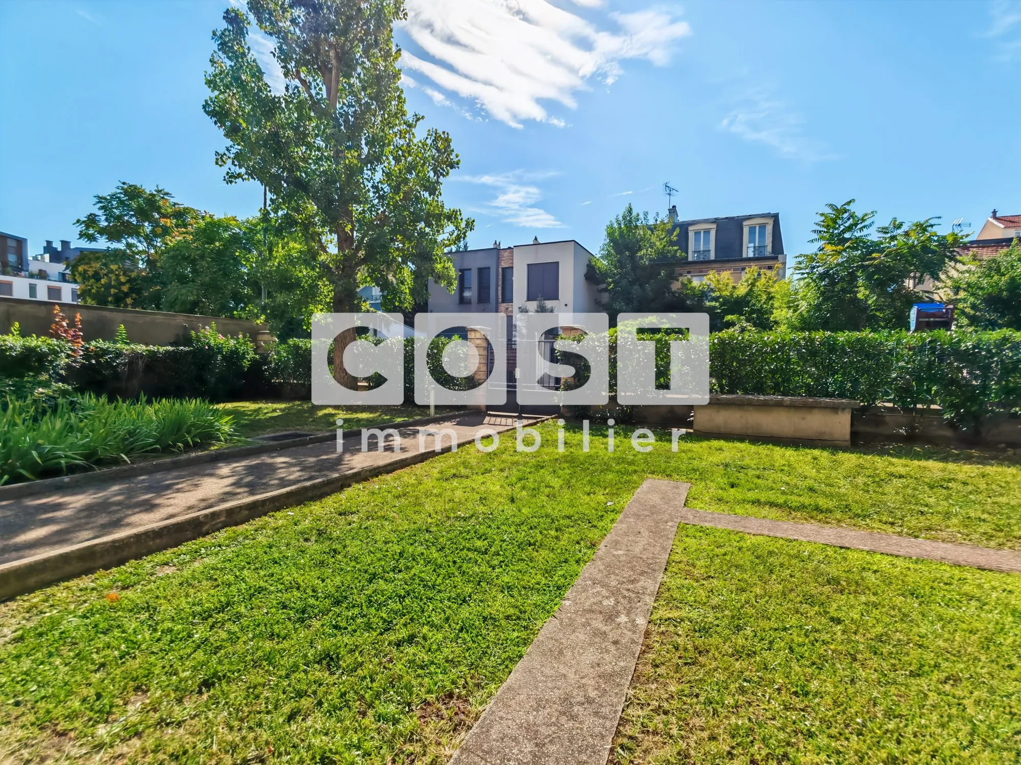 Studio à vendre à Asnières-sur-Seine avec cuisine séparée et extérieur sécurisé 