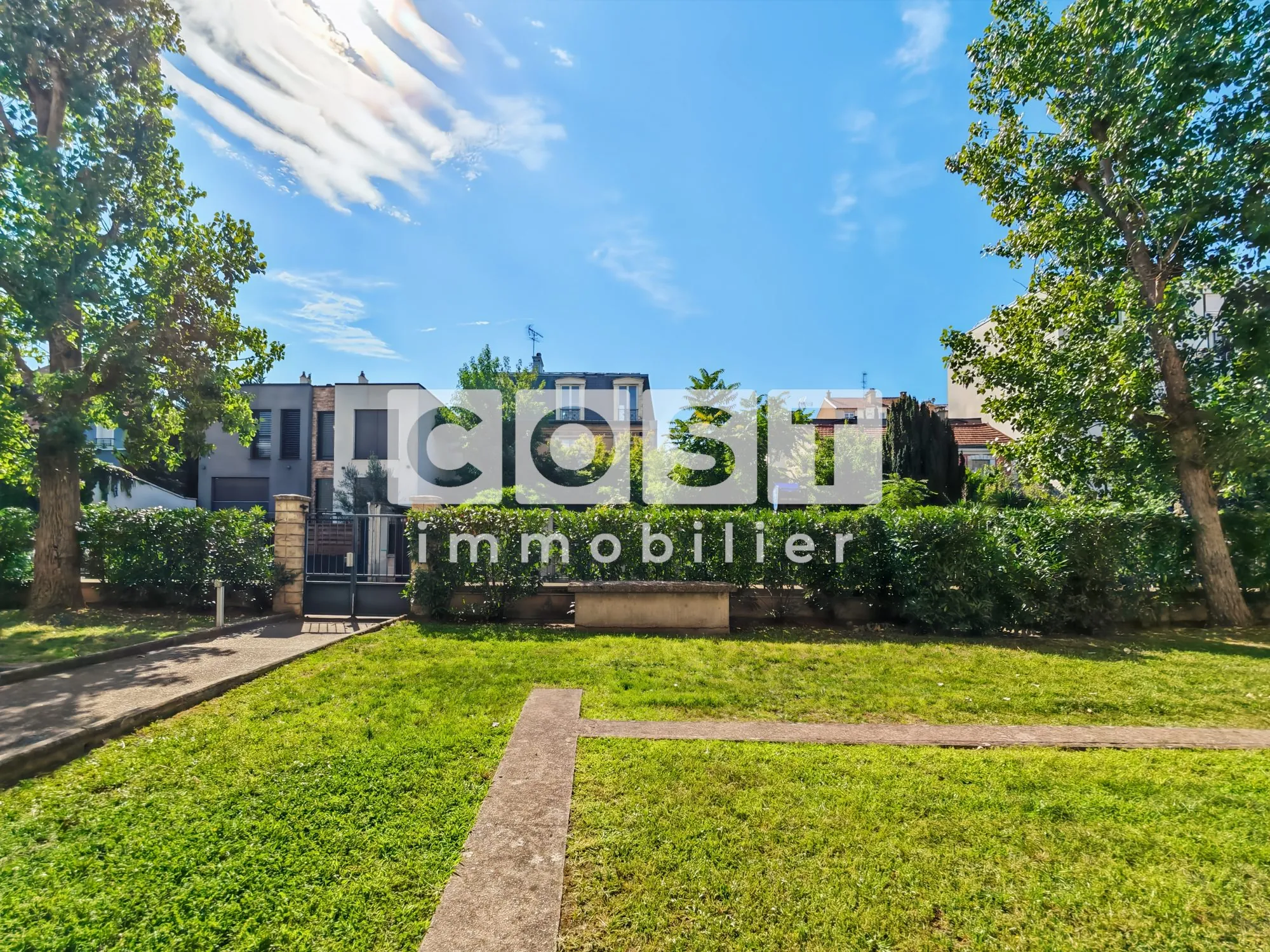 Studio à vendre à Asnières-sur-Seine avec cuisine séparée et extérieur sécurisé 