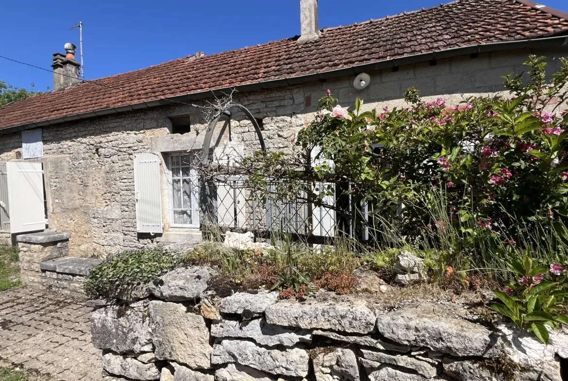Maison de village à rénover avec jardin et garage à Chatel Gérard 