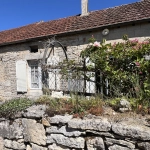 Maison de village à rénover avec jardin et garage à Chatel Gérard
