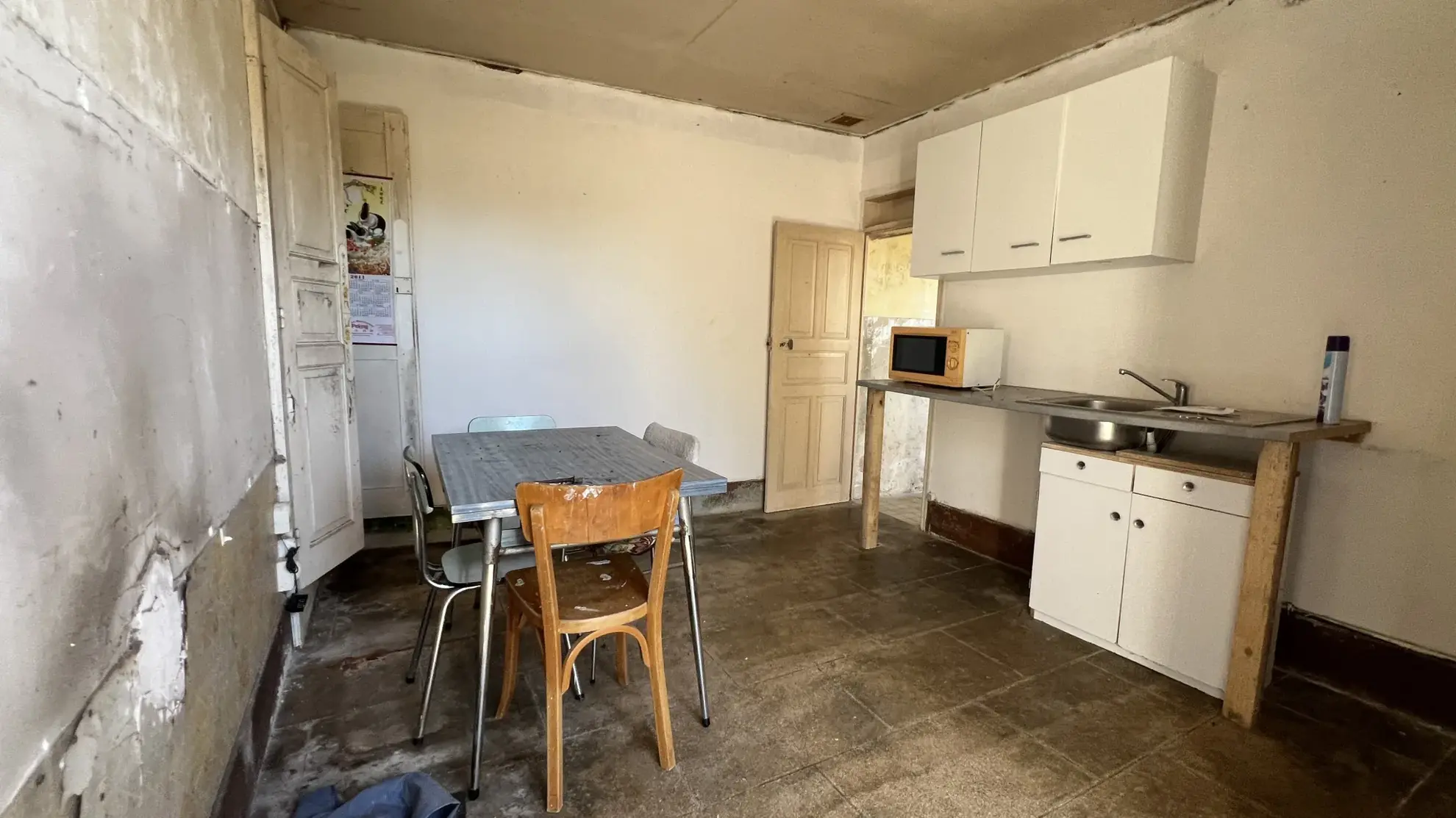 Maison de village à rénover avec jardin et garage à Chatel Gérard 
