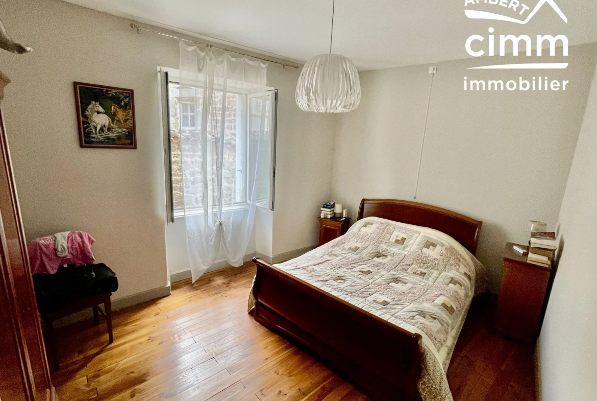 Spacieuse maison en pierres avec jardin au cœur de La Chaise-Dieu 