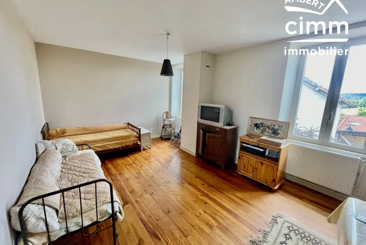 Spacieuse maison en pierres avec jardin au cœur de La Chaise-Dieu 