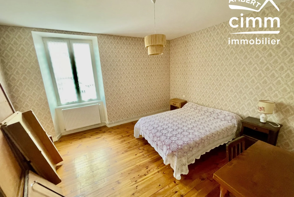 Spacieuse maison en pierres avec jardin au cœur de La Chaise-Dieu 