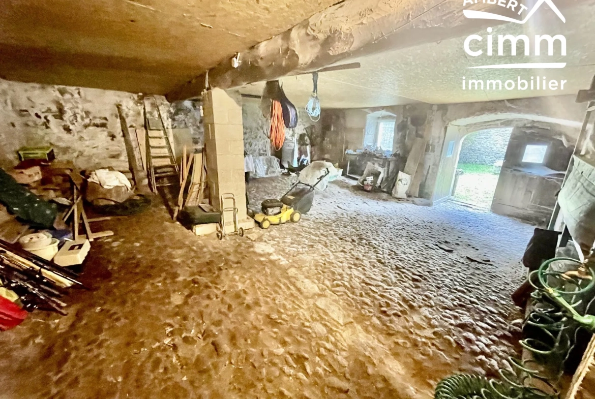 Spacieuse maison en pierres avec jardin au cœur de La Chaise-Dieu 