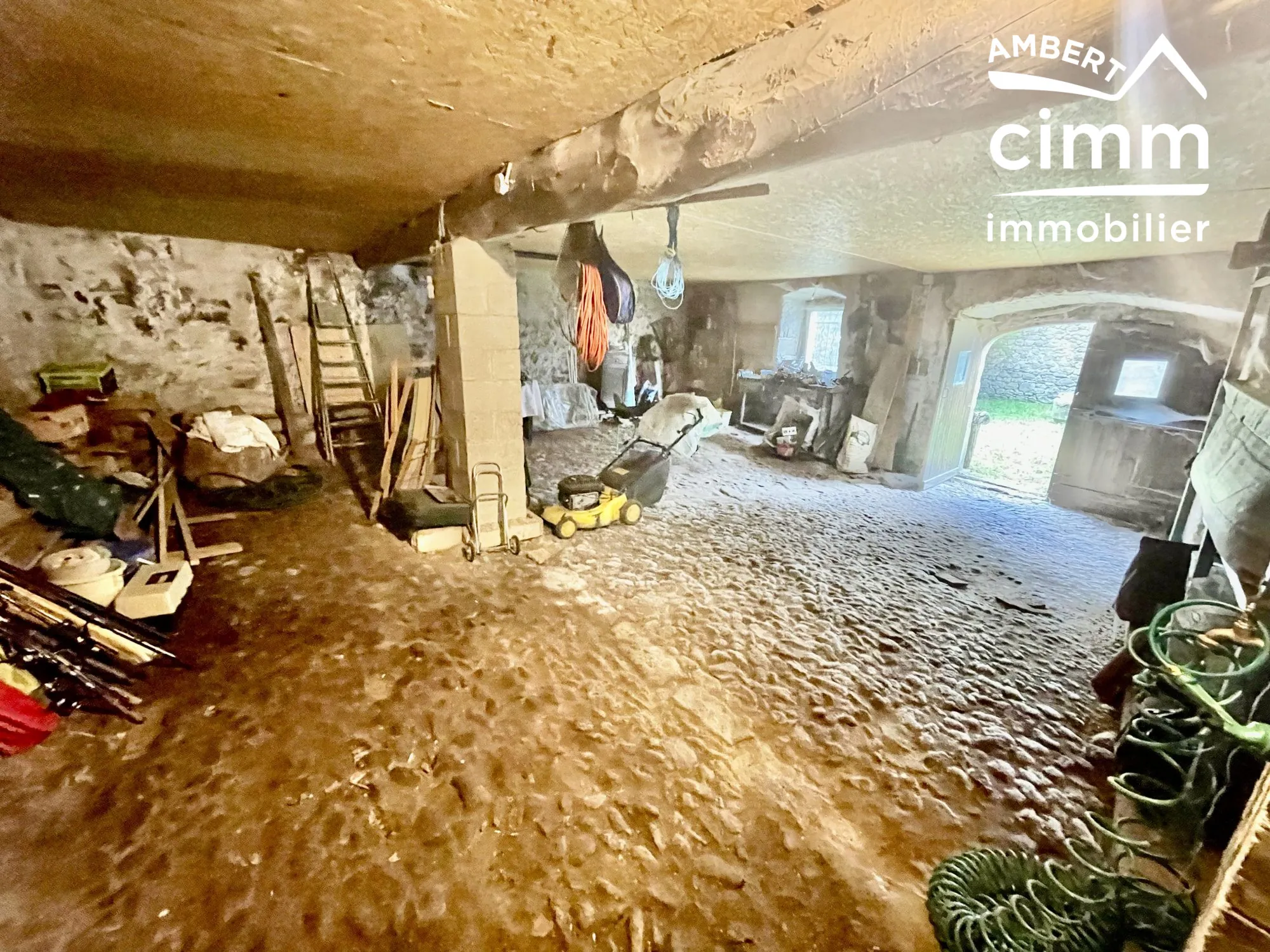 Spacieuse maison en pierres avec jardin au cœur de La Chaise-Dieu 