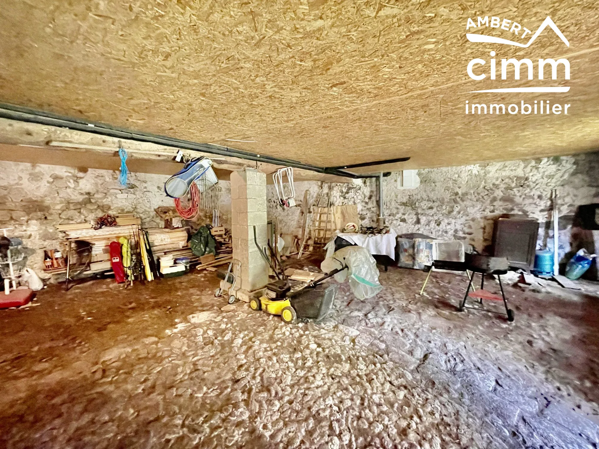 Spacieuse maison en pierres avec jardin au cœur de La Chaise-Dieu 