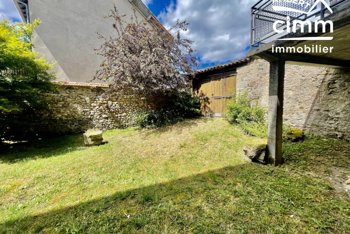 Spacieuse maison en pierres avec jardin au cœur de La Chaise-Dieu 