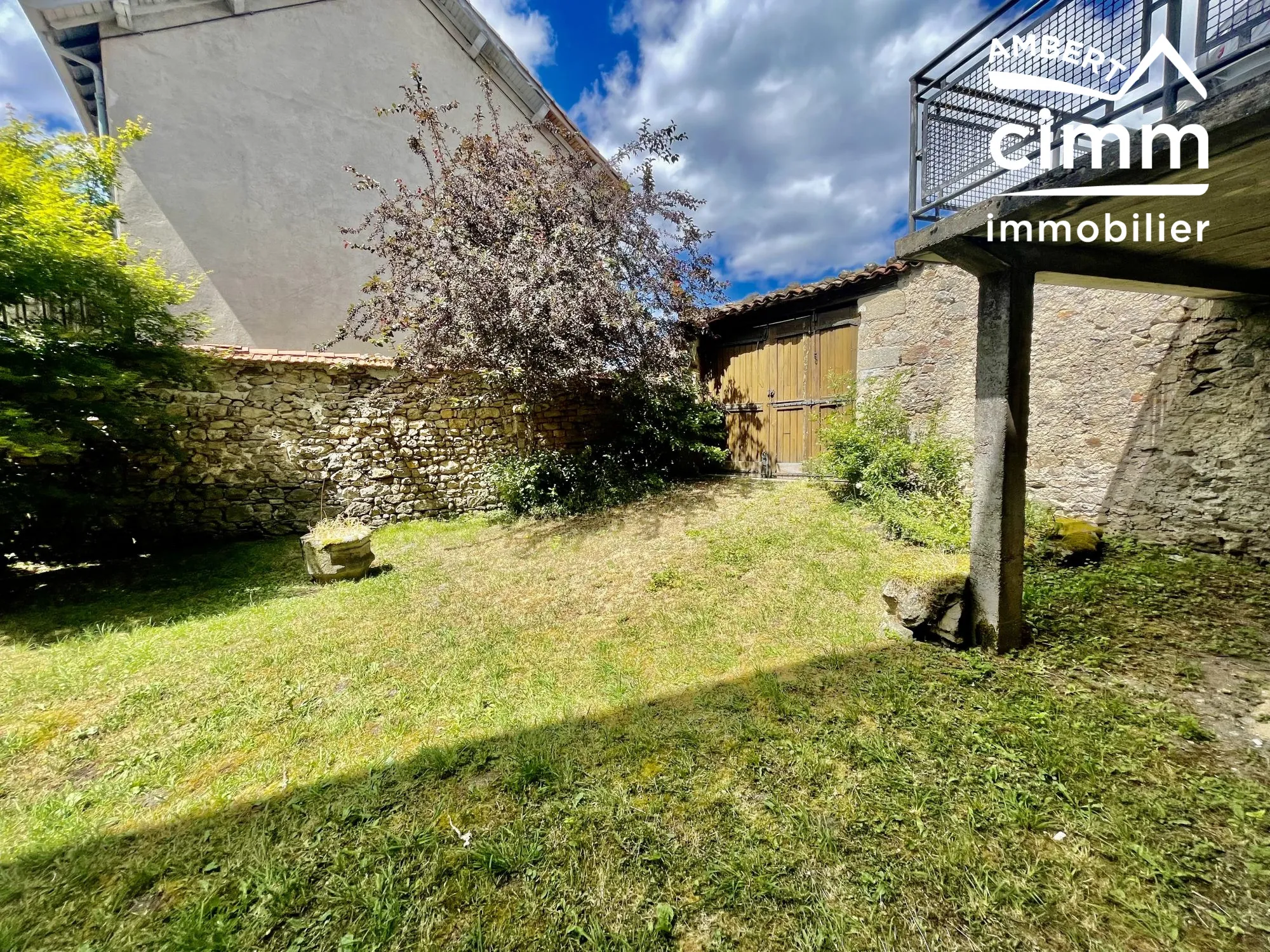 Spacieuse maison en pierres avec jardin au cœur de La Chaise-Dieu 