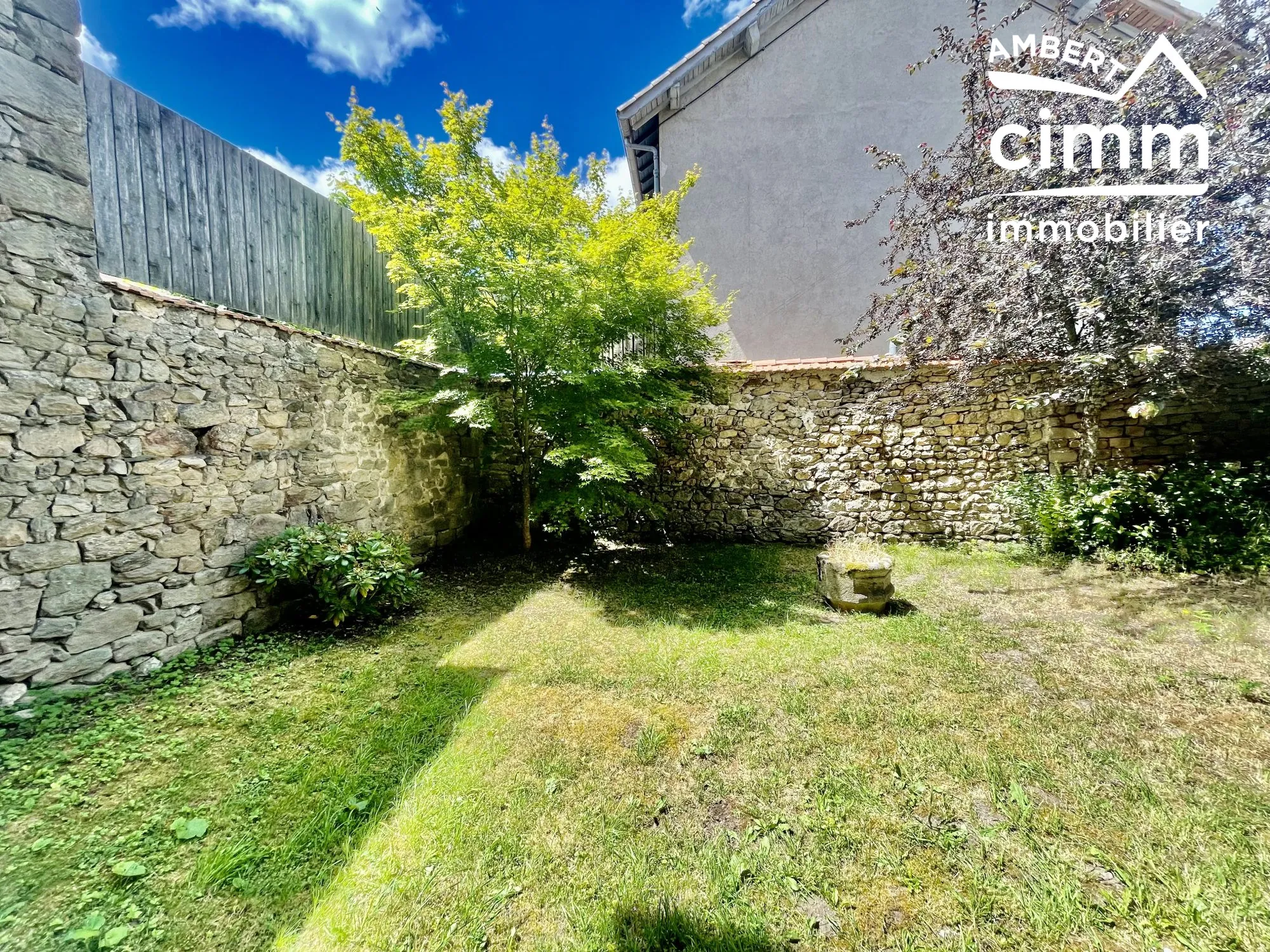 Spacieuse maison en pierres avec jardin au cœur de La Chaise-Dieu 