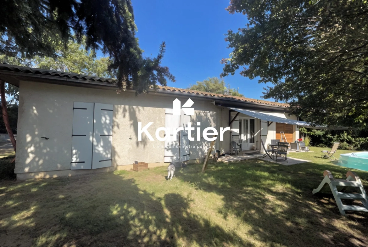Maison de plain-pied à Sainte Terre avec garage et terrain arboré 