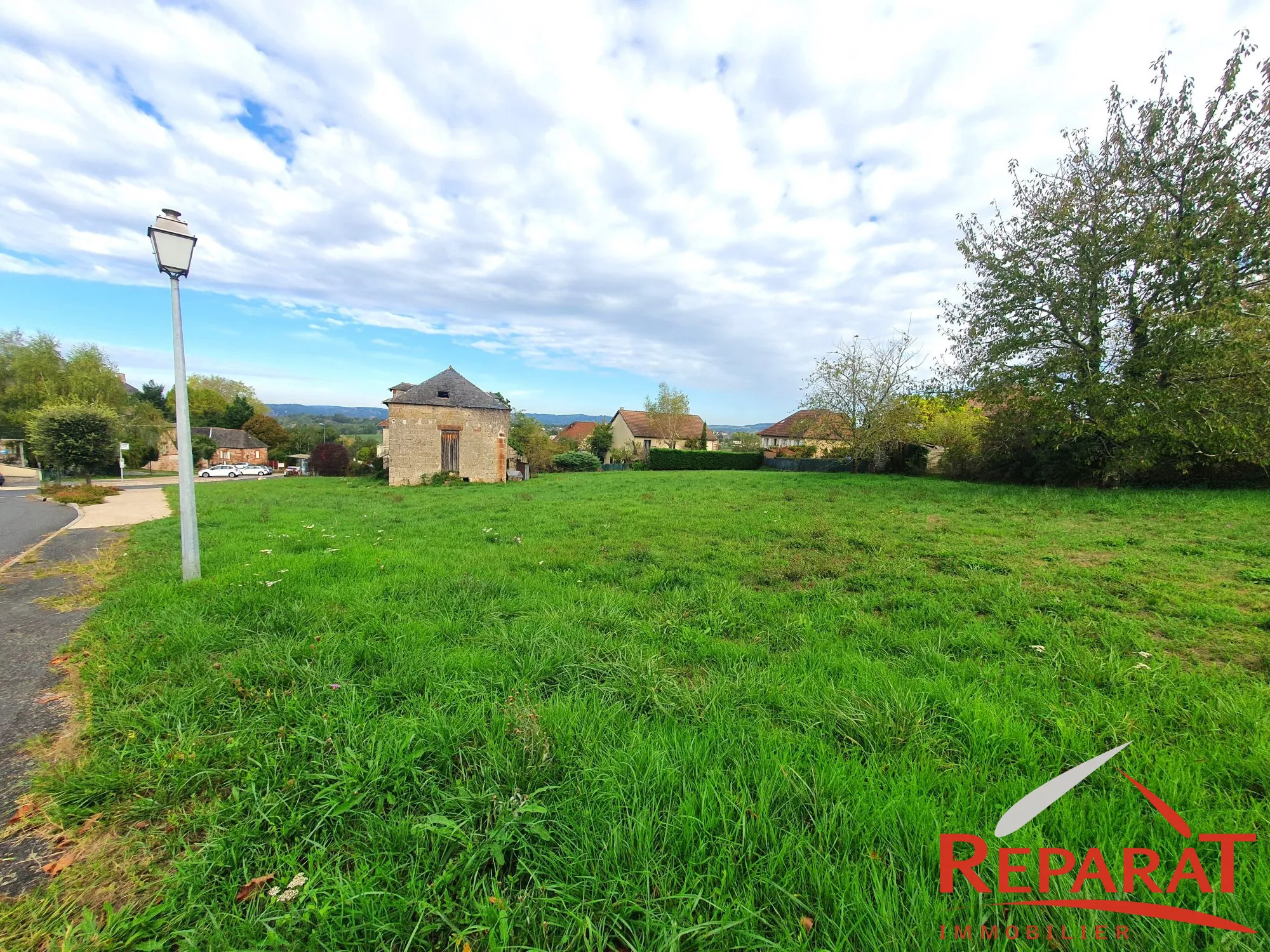 Maison à rénover avec grand terrain constructible à Cosnac 