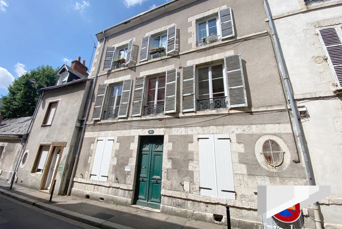 Charmant appartement T1/2 à Orléans, proche transports et commodités, avec cuisine équipée et lumineux séjour 