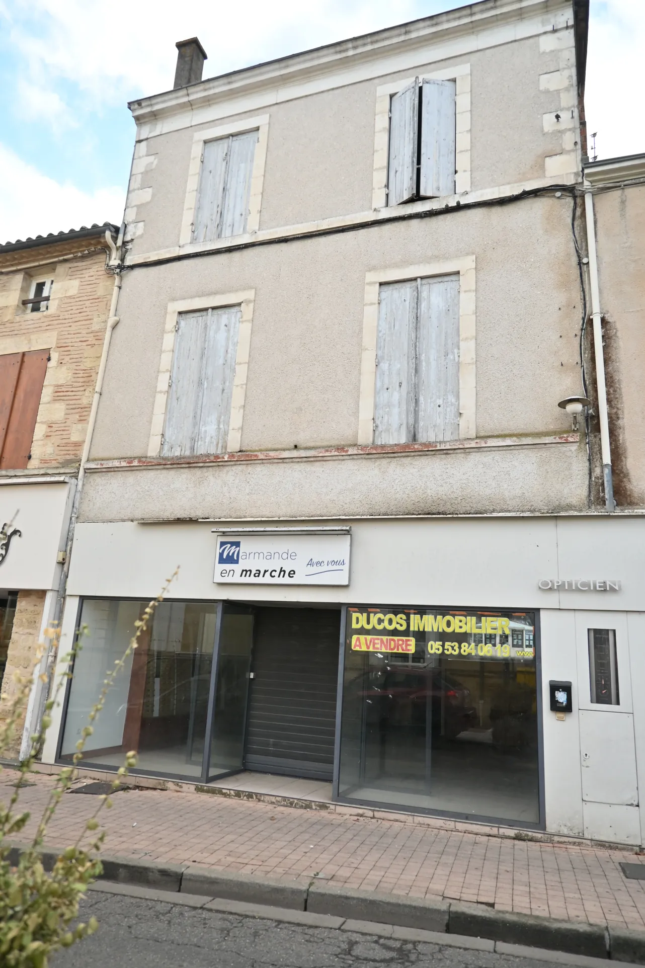 Immeuble à vendre à Marmande avec espace commercial et potentiel résidentiel 