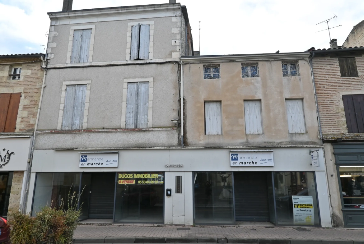 Immeuble à vendre à Marmande avec espace commercial et potentiel résidentiel 
