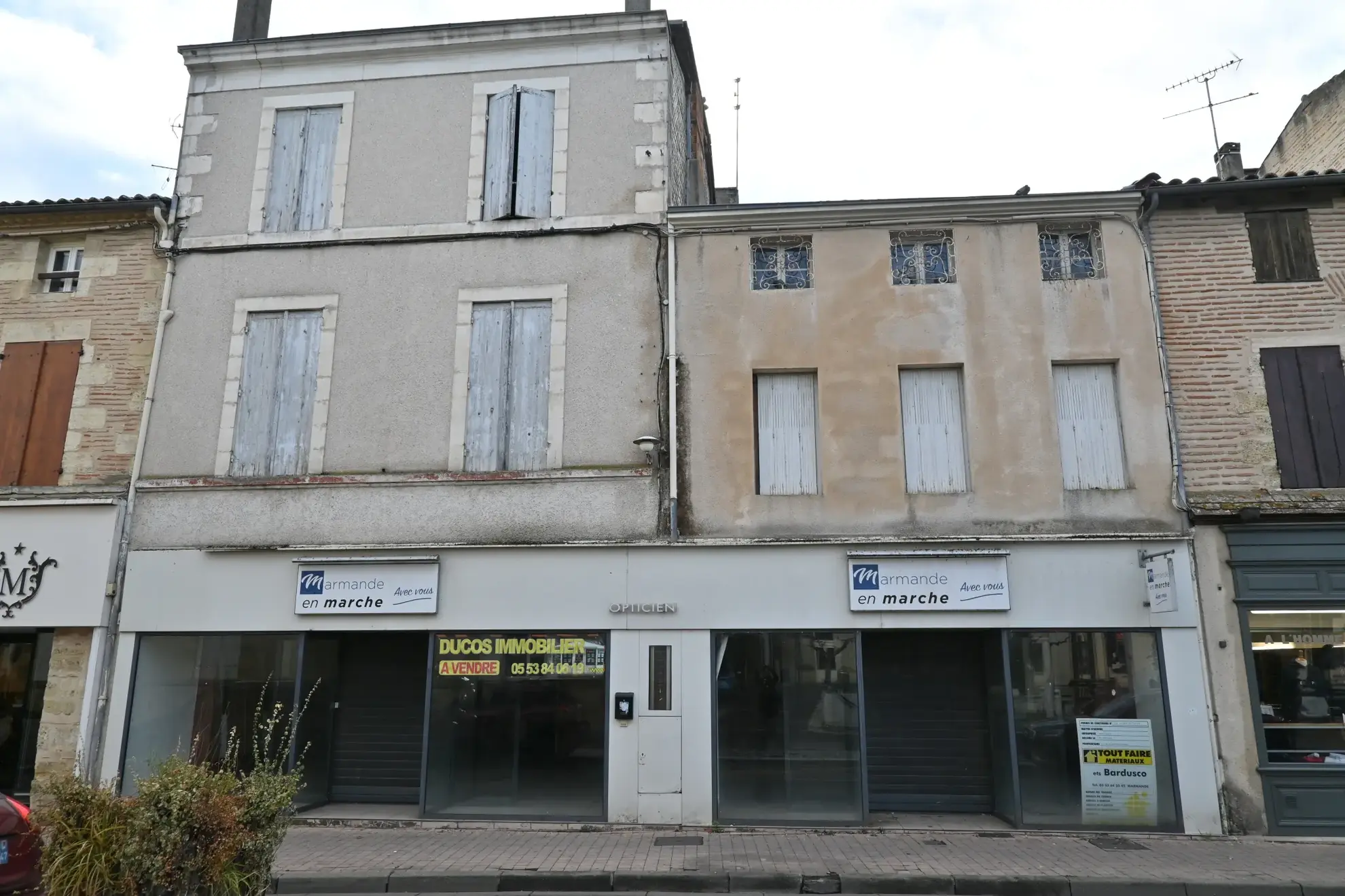 Immeuble à vendre à Marmande avec espace commercial et potentiel résidentiel 