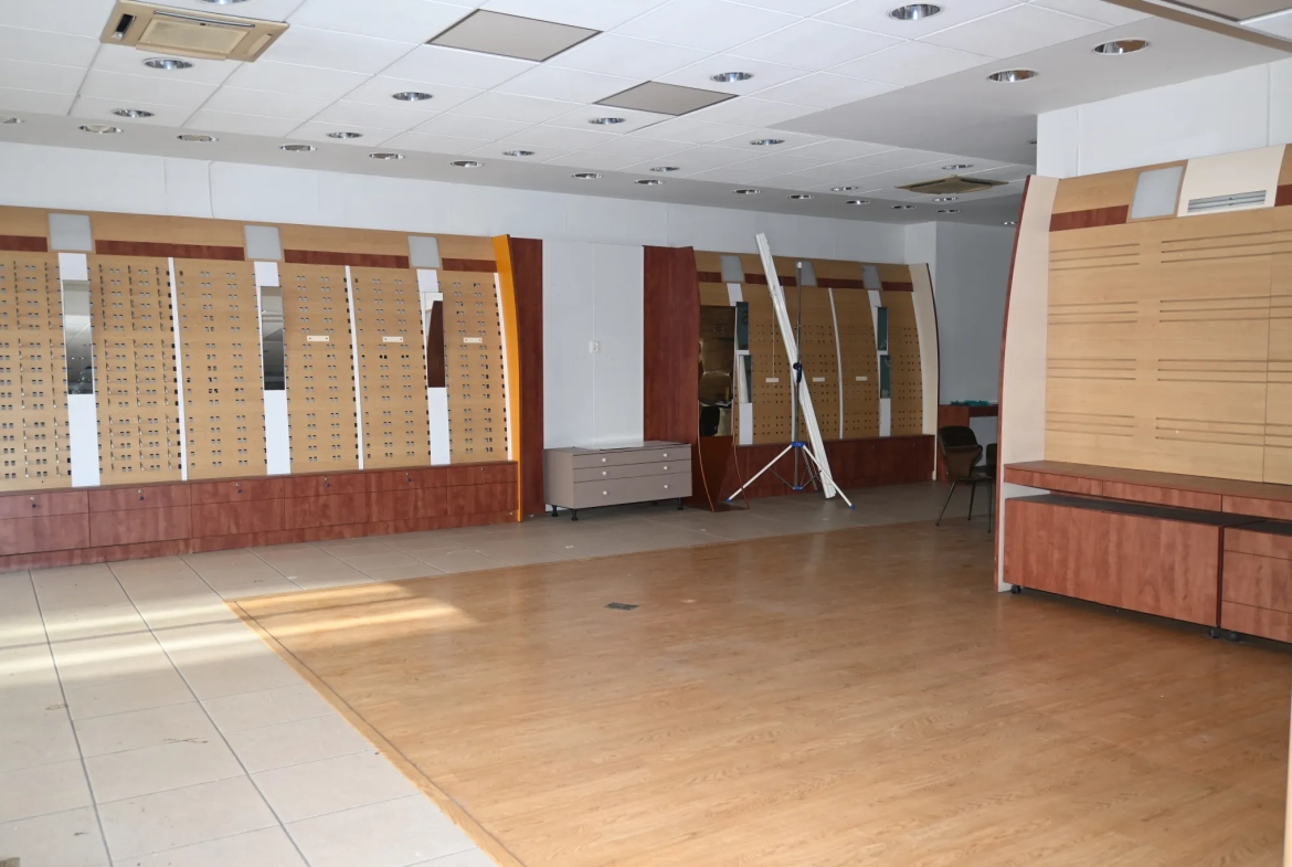 Immeuble à vendre à Marmande avec espace commercial et potentiel résidentiel 