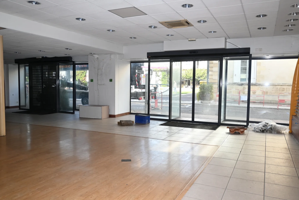 Immeuble à vendre à Marmande avec espace commercial et potentiel résidentiel 