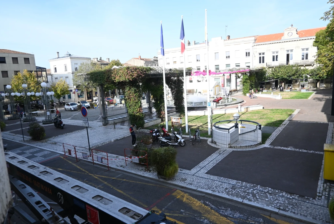 Immeuble à vendre à Marmande avec espace commercial et potentiel résidentiel 