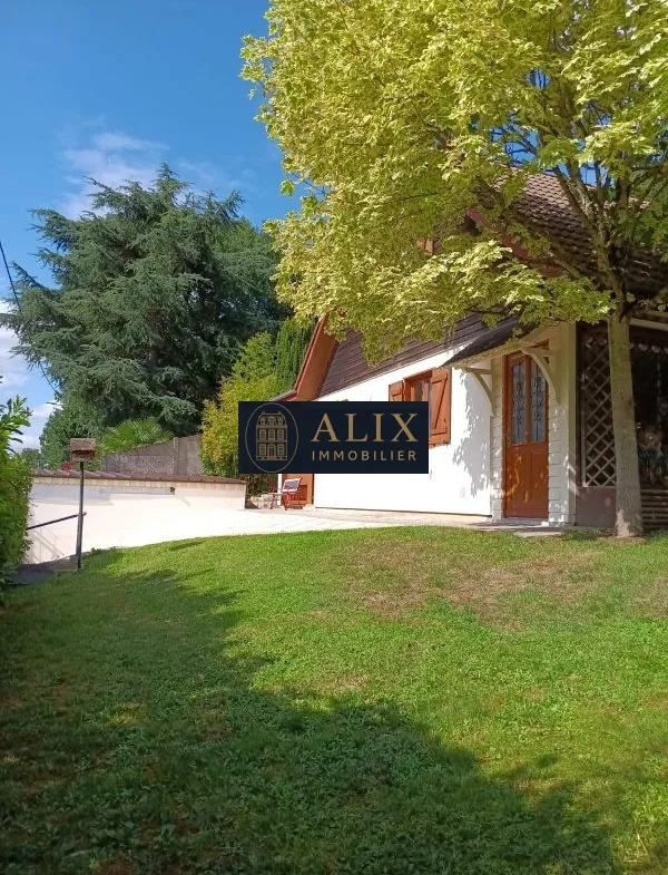 Maison en ossature bois à vendre à Châteaudun, 3 chambres, garage et cave troglodyte 