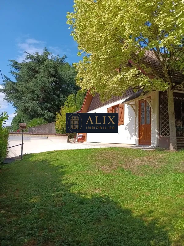 Maison en ossature bois à vendre à Châteaudun, 3 chambres, garage et cave troglodyte 