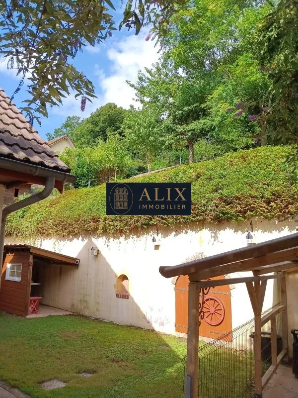 Maison en ossature bois à vendre à Châteaudun, 3 chambres, garage et cave troglodyte 
