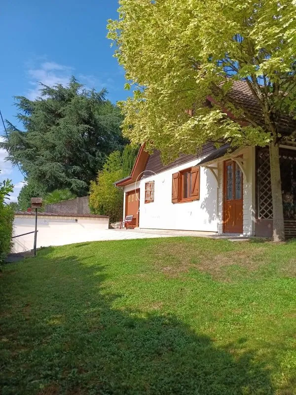 Maison en ossature bois à vendre à Châteaudun, 3 chambres, garage et cave troglodyte 