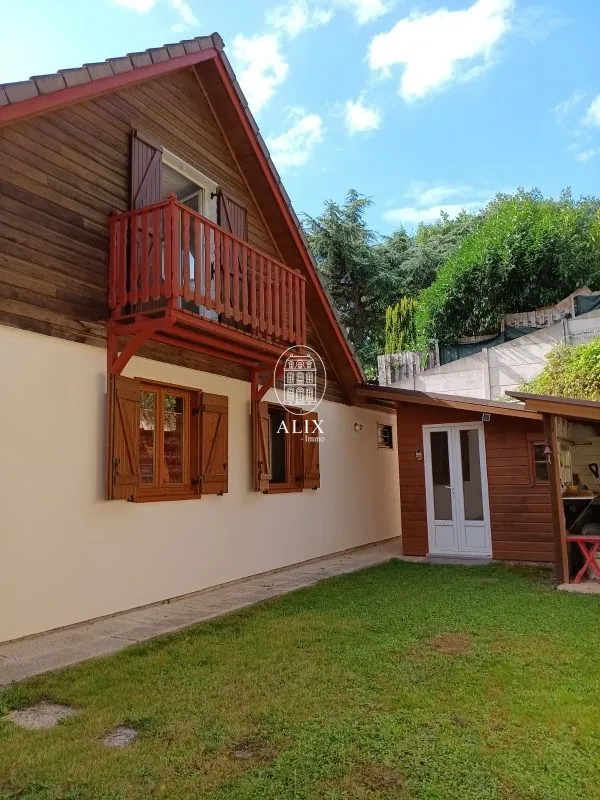 Maison en ossature bois à vendre à Châteaudun, 3 chambres, garage et cave troglodyte 