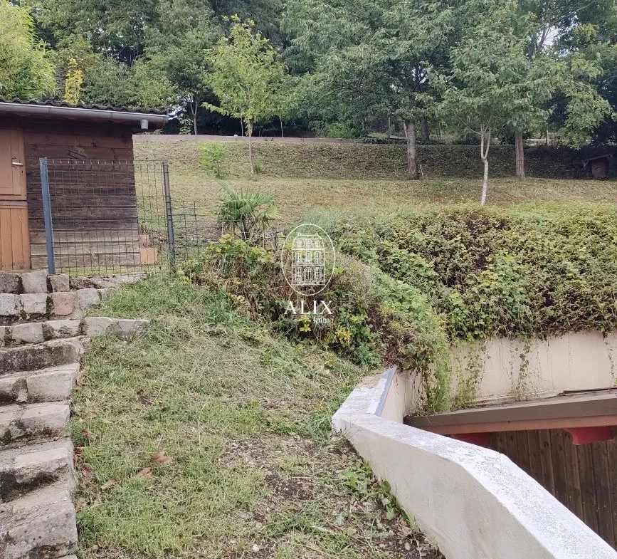 Maison en ossature bois à vendre à Châteaudun, 3 chambres, garage et cave troglodyte 