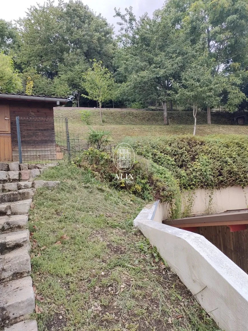 Maison en ossature bois à vendre à Châteaudun, 3 chambres, garage et cave troglodyte 