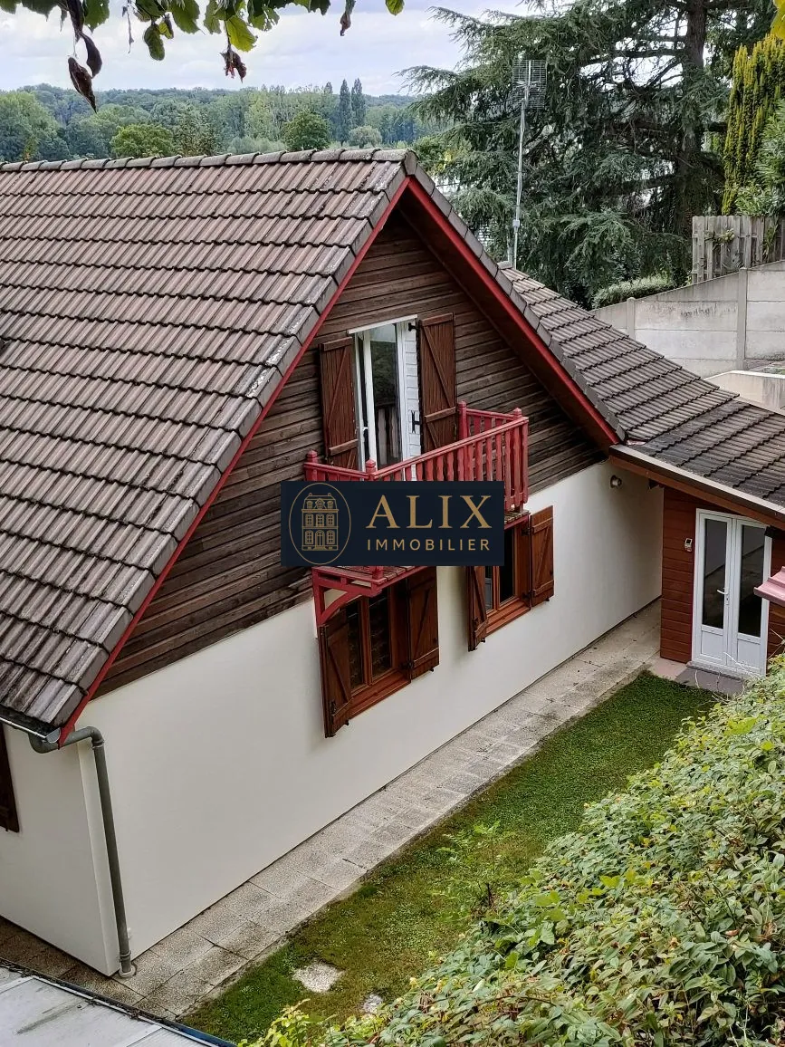 Maison en ossature bois à vendre à Châteaudun, 3 chambres, garage et cave troglodyte 