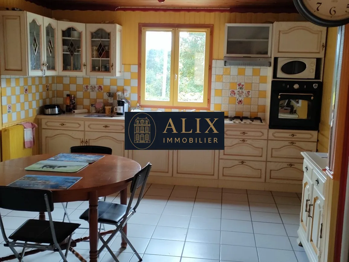 Maison en ossature bois à vendre à Châteaudun, 3 chambres, garage et cave troglodyte 