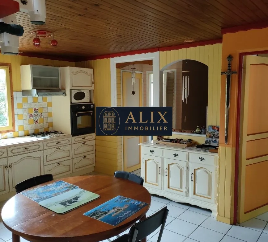 Maison en ossature bois à vendre à Châteaudun, 3 chambres, garage et cave troglodyte 