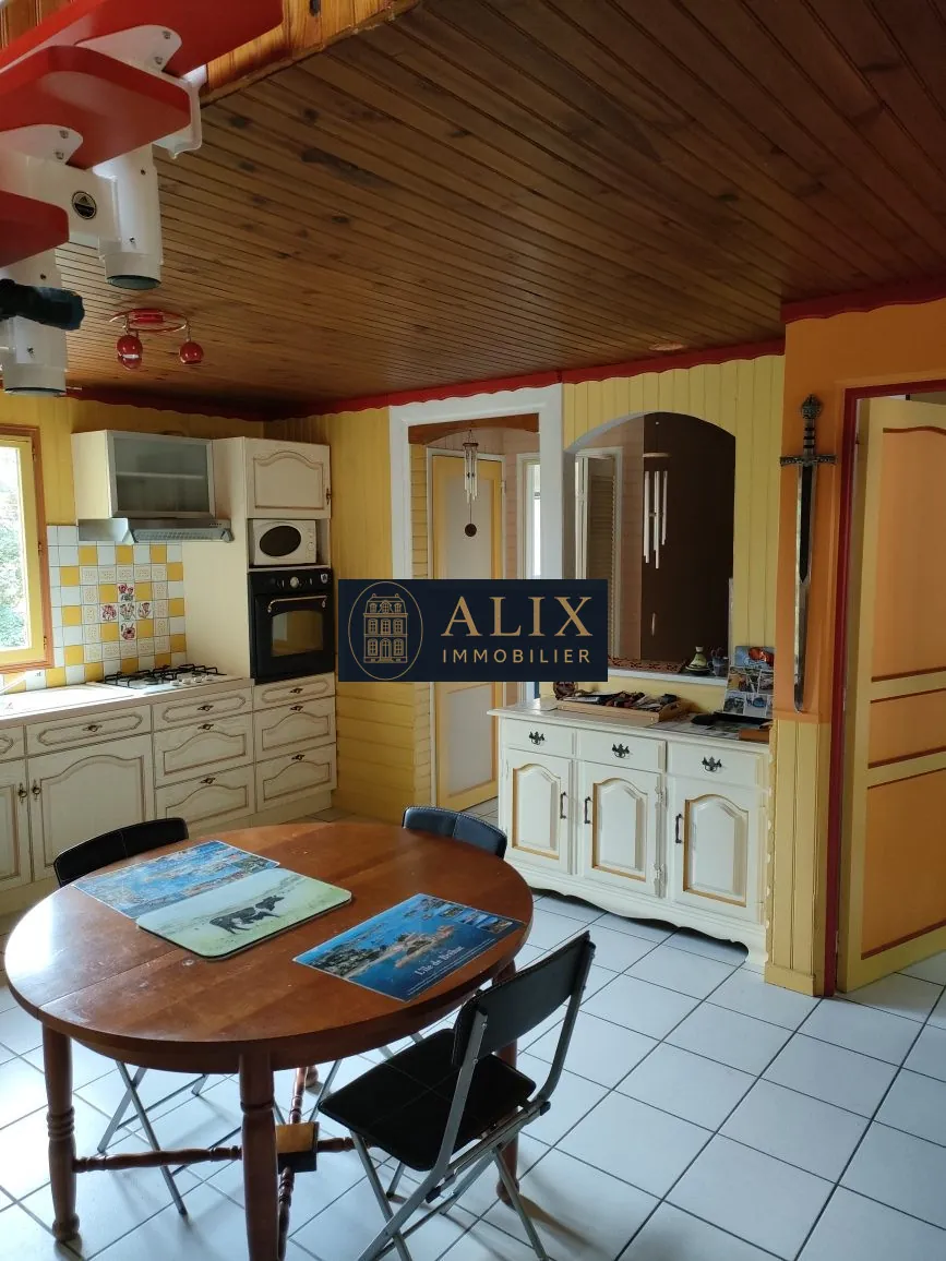 Maison en ossature bois à vendre à Châteaudun, 3 chambres, garage et cave troglodyte 