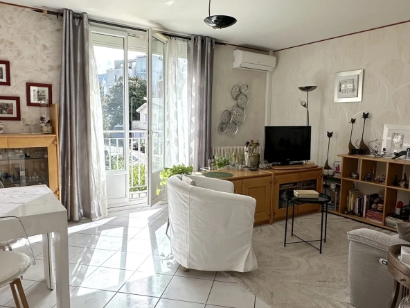 Appartement lumineux de 3 pièces à Grenoble rue Ponsard avec balcon et cave