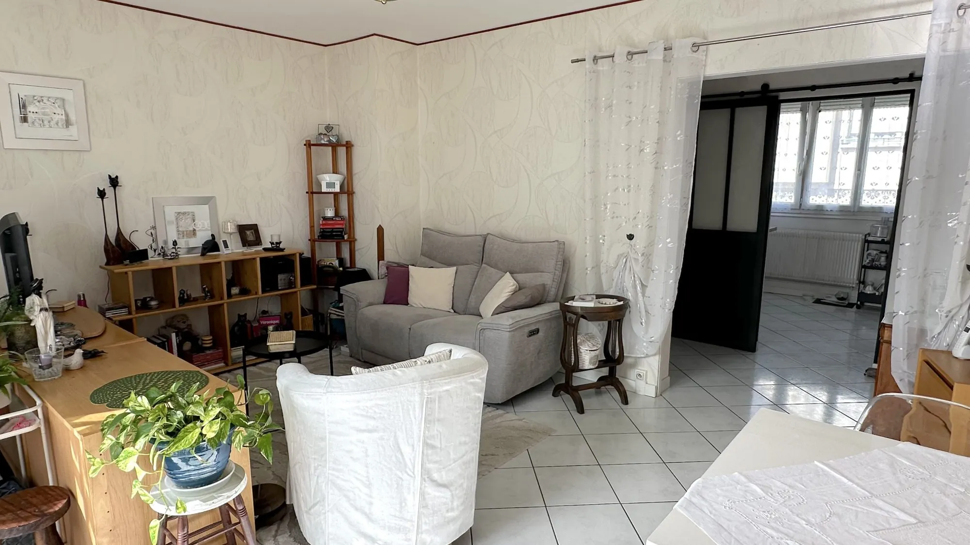 Appartement lumineux de 3 pièces à Grenoble rue Ponsard avec balcon et cave 