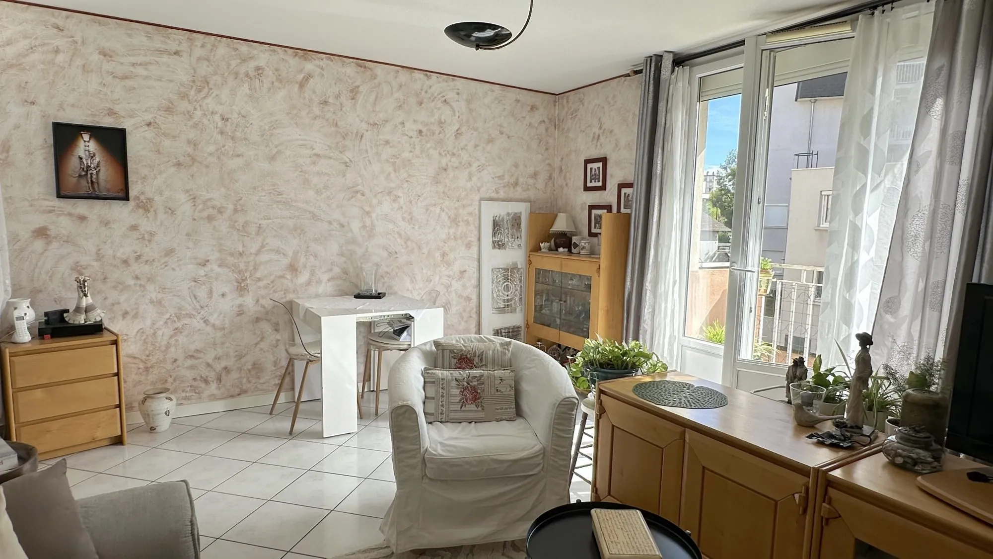 Appartement lumineux de 3 pièces à Grenoble rue Ponsard avec balcon et cave 