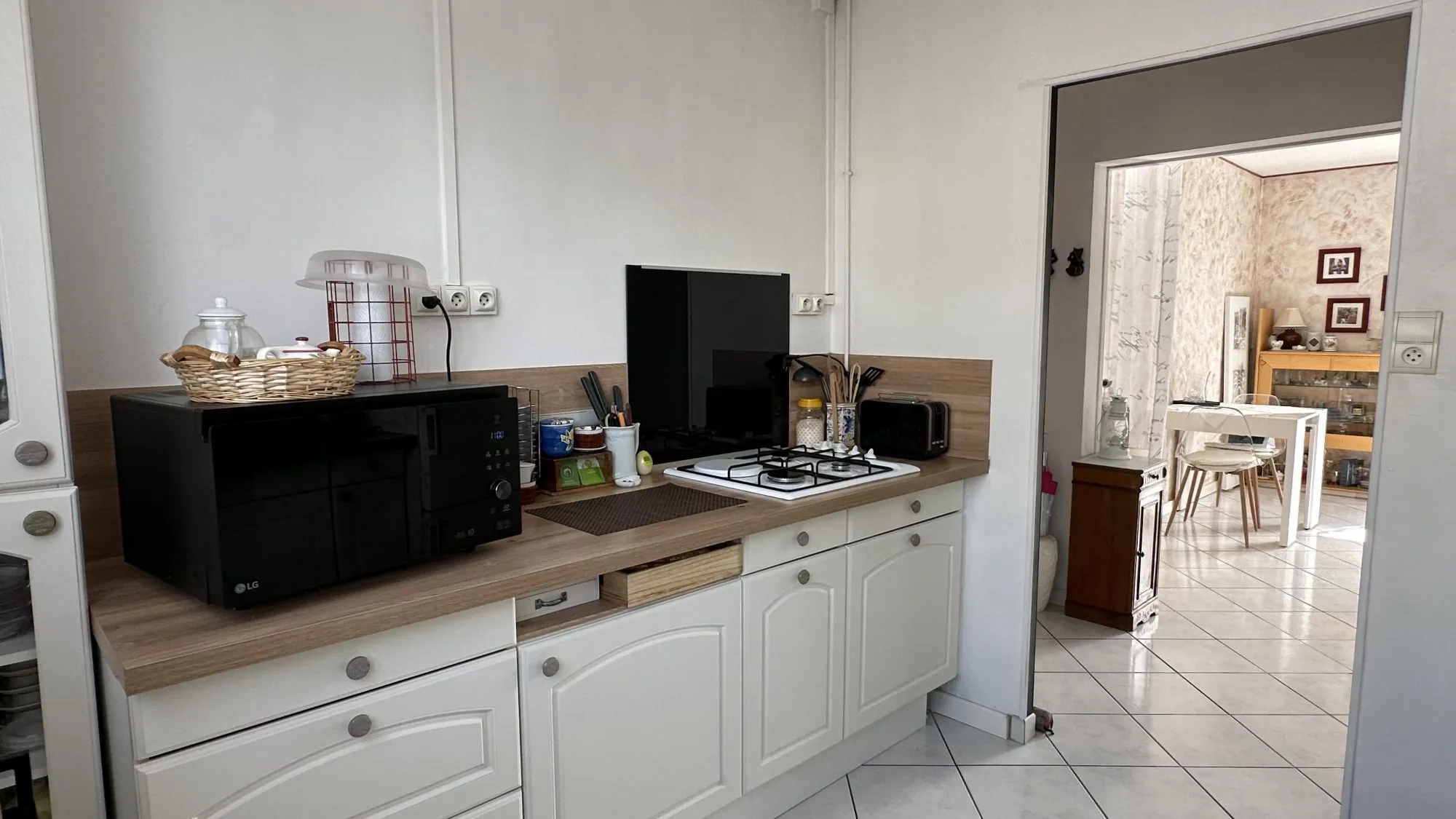 Appartement lumineux de 3 pièces à Grenoble rue Ponsard avec balcon et cave 
