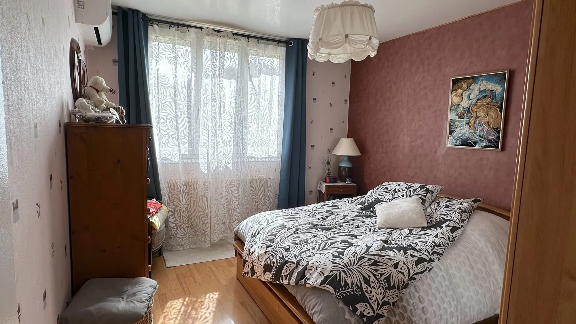 Appartement lumineux de 3 pièces à Grenoble rue Ponsard avec balcon et cave 