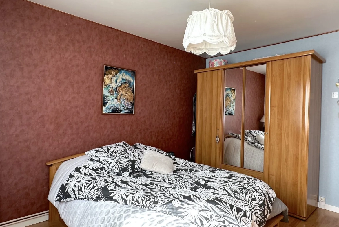 Appartement lumineux de 3 pièces à Grenoble rue Ponsard avec balcon et cave 