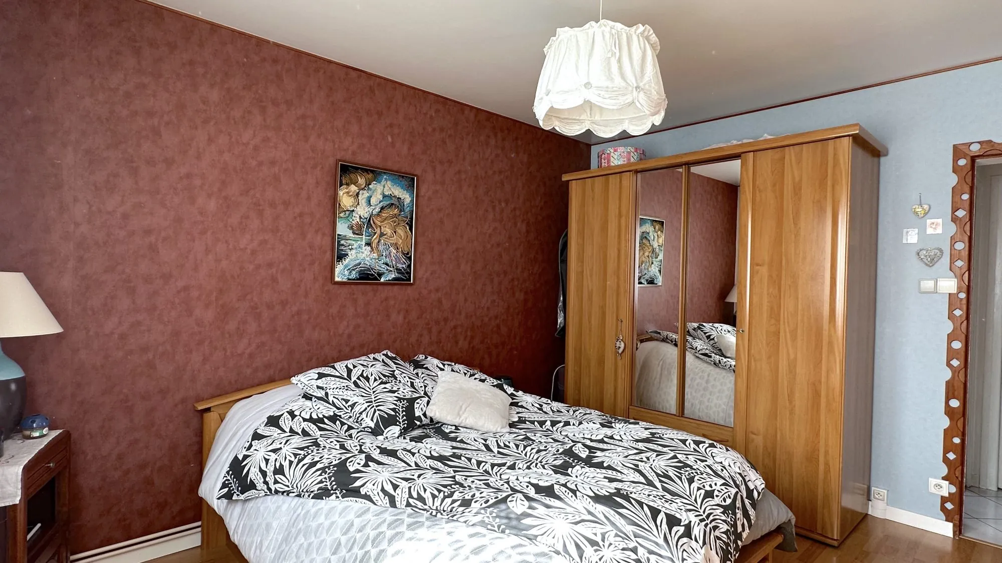Appartement lumineux de 3 pièces à Grenoble rue Ponsard avec balcon et cave 
