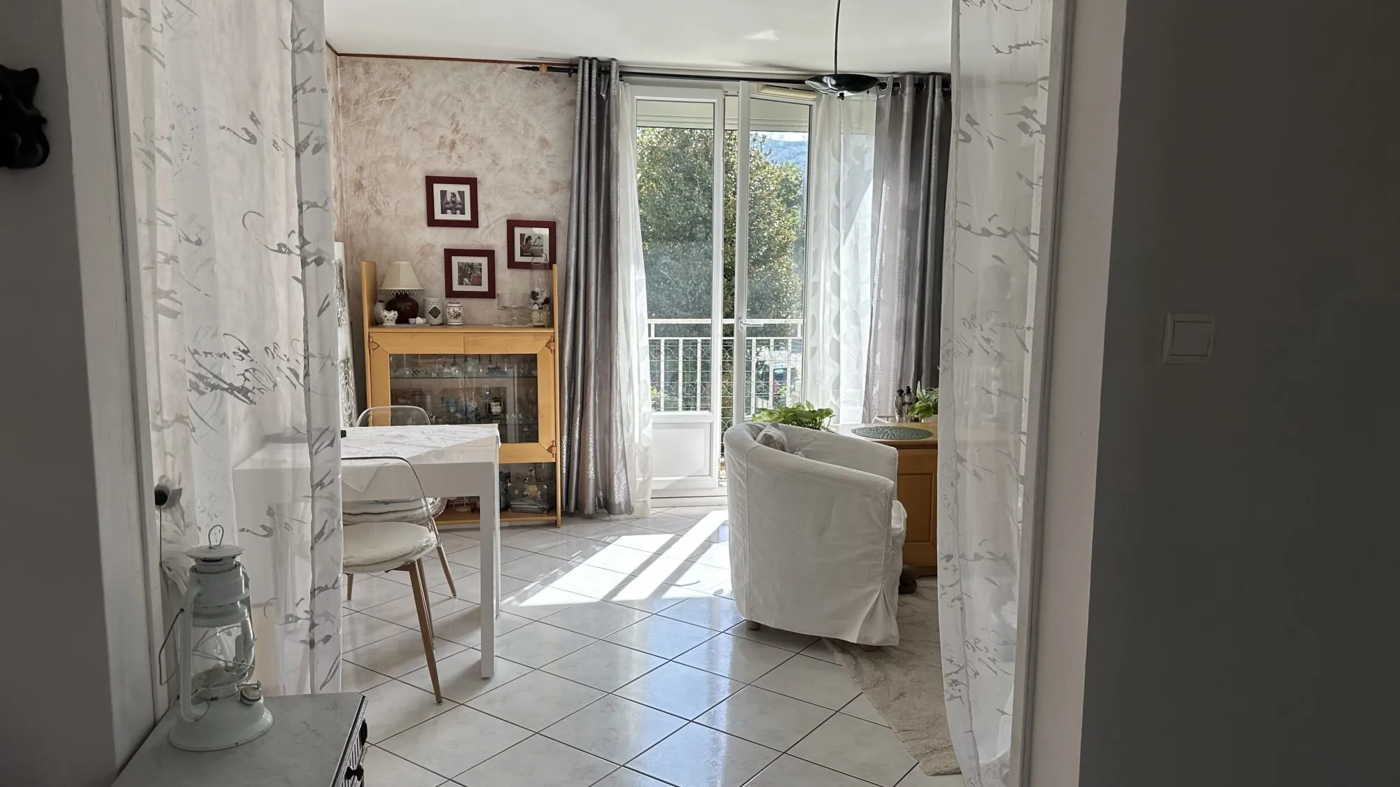 Appartement lumineux de 3 pièces à Grenoble rue Ponsard avec balcon et cave 